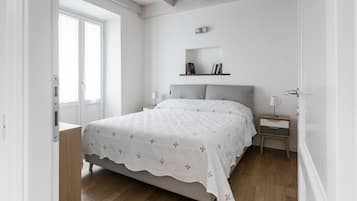 3 quartos, ferros/tábuas de passar roupa, Wi-Fi, roupa de cama