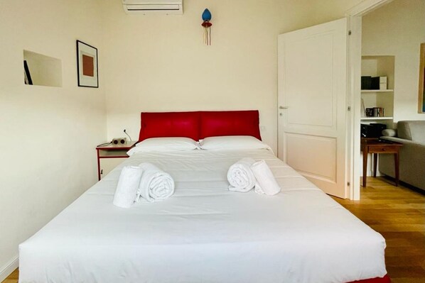 3 chambres, fer et planche à repasser, Wi-Fi, draps fournis