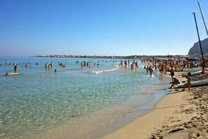 Beach nearby - villa BUTTERFY 1 sea and  history (Capaci)