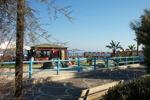 Property grounds - villa BUTTERFY 1 sea and  history (Capaci)