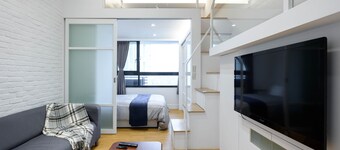 H&K Poolview Sky Loft Banqiao MRT by SuperHost