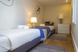 2 habitaciones, tabla de planchar con plancha, wifi y ropa de cama 