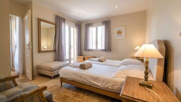 2 slaapkamers, een strijkplank/strijkijzer, wifi, beddengoed