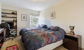 2 bedrooms, desk, iron/ironing board, free WiFi