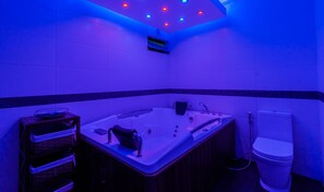 Shower, jetted tub, hair dryer, towels