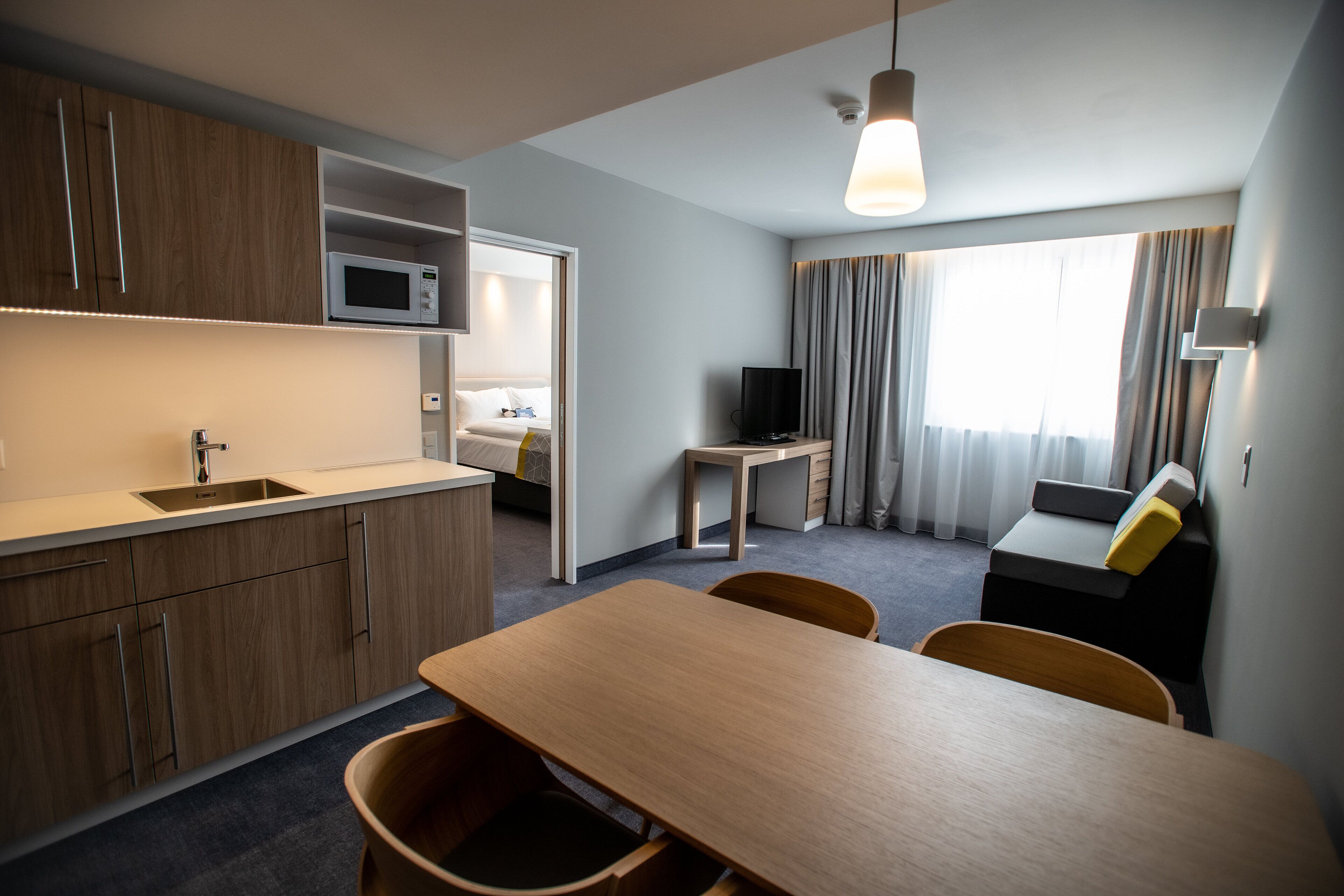 suite, 1 queen bed (free breakfast) | desk, soundproofing, iron/ironing board, free wifi