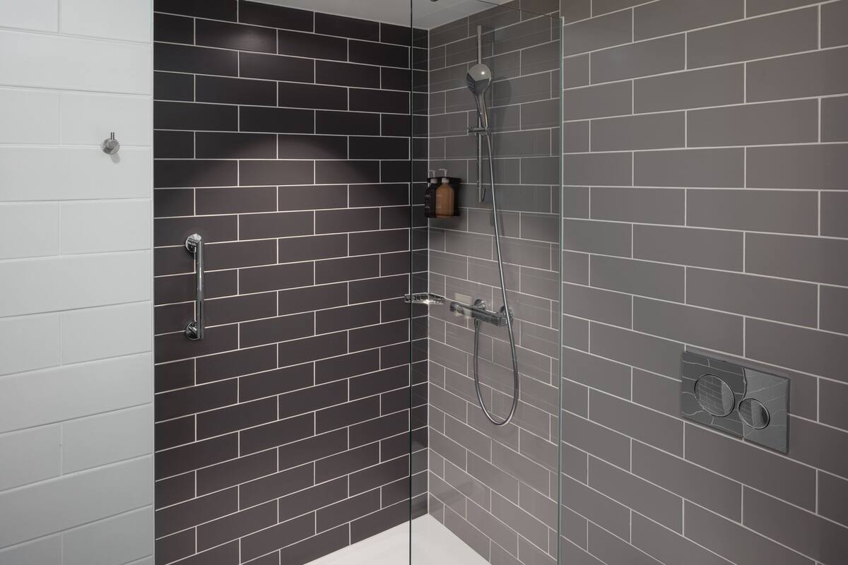 standard room, 2 single beds (free breakfast) | bathroom | shower, hair dryer, towels, soap