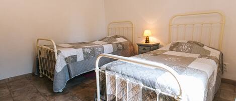 3 dormitoris, planxa i posts de planxar, wifi gratuïta i roba de llit