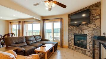 Smart TV, chimenea y reproductor de DVD