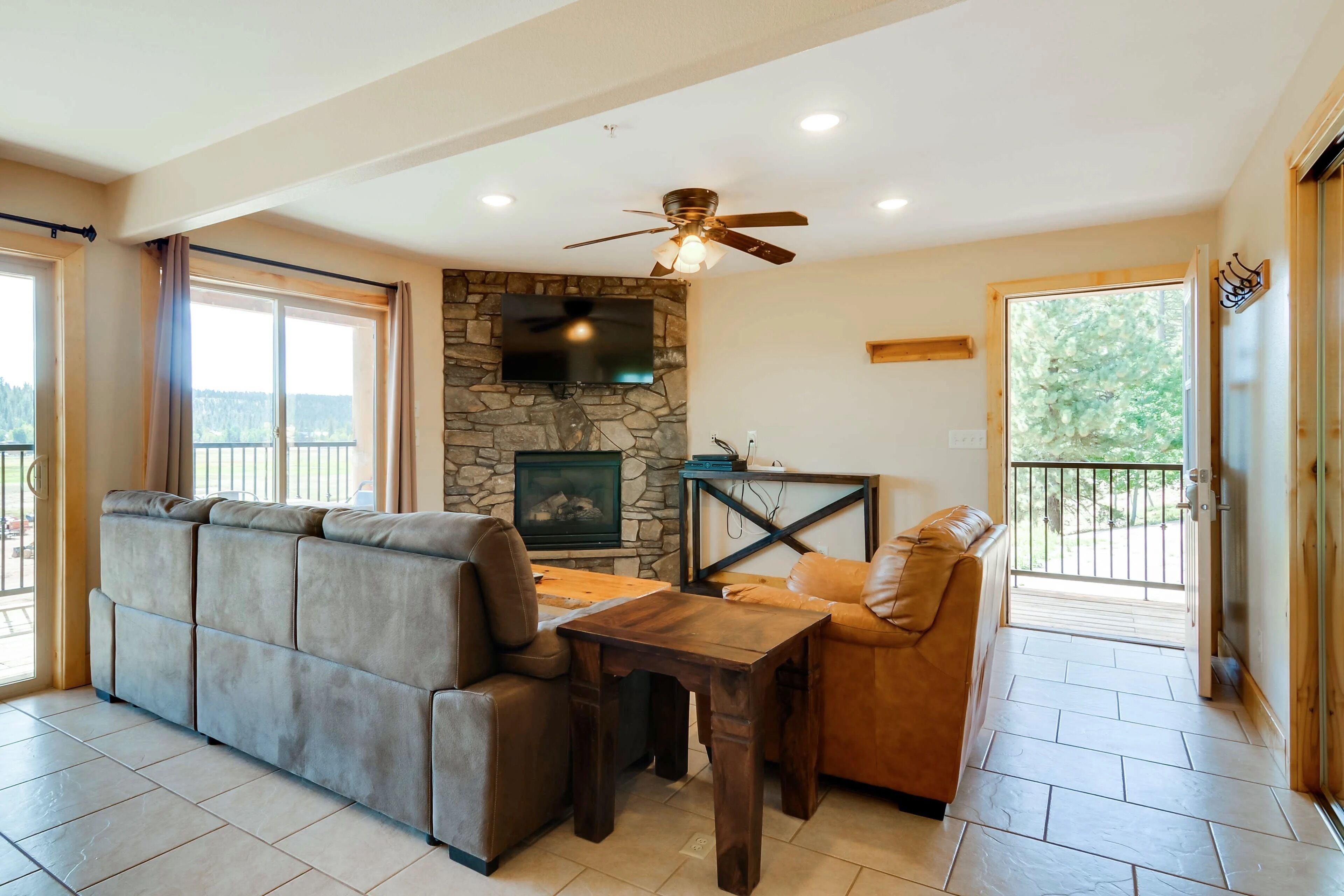 Smart-TV, Kamin, DVD-Player