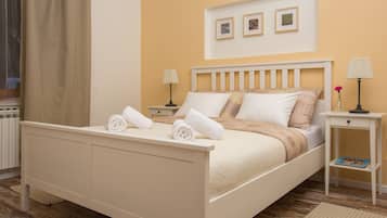 2 bedrooms, iron/ironing board, free WiFi, bed sheets