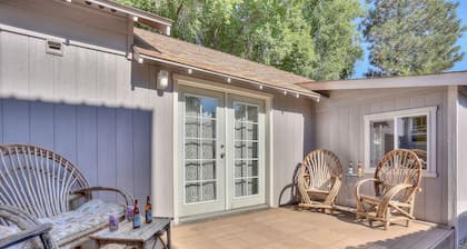 Walk To Downtown & The Last Blockbuster from recently renovated home. 3 Bed/2ba