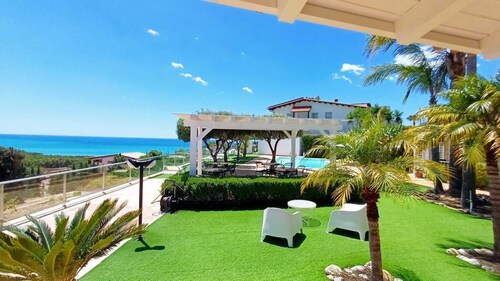 One bedroom, ground floor | with pool and breathtaking view to the sea