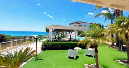 One bedroom, ground floor | with pool and breathtaking view to the sea