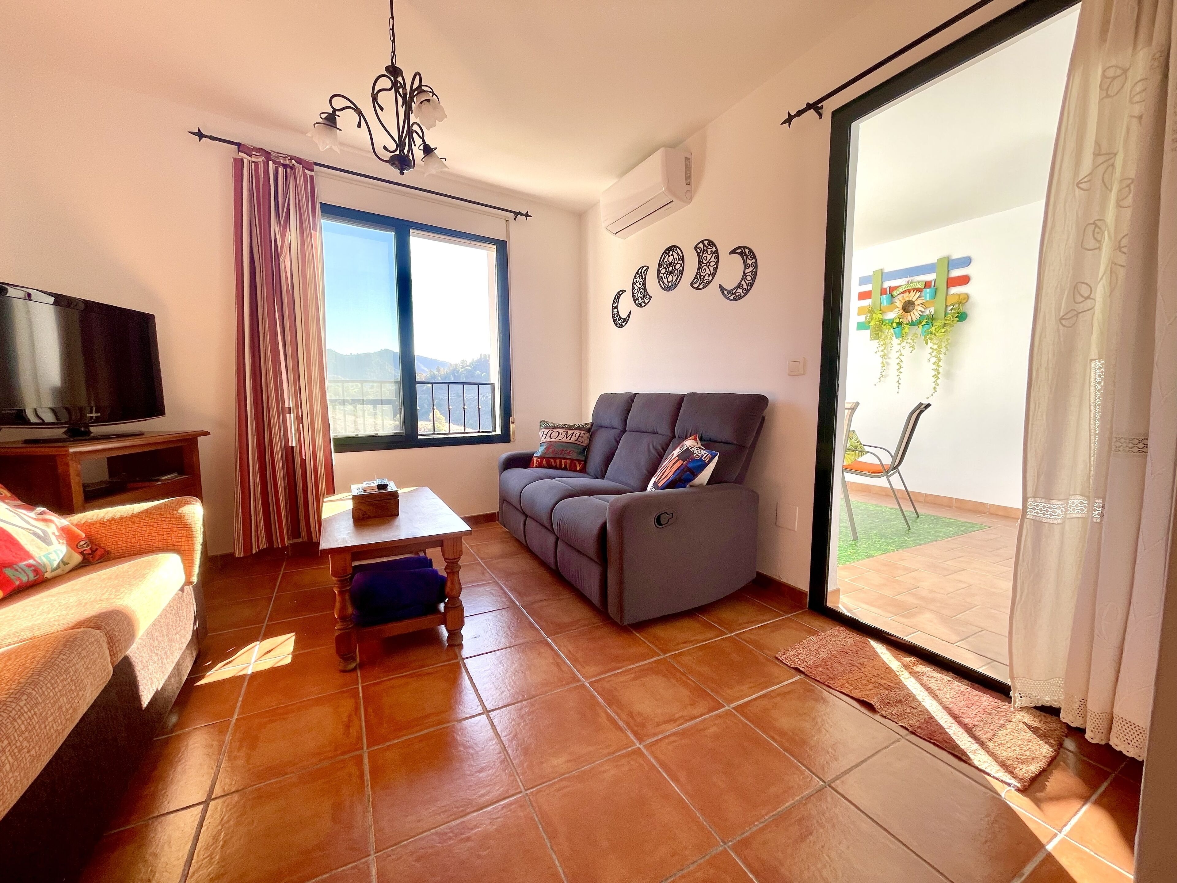 <Br>spacious Apartment With Terrace And Stunning Views<br><br>apartamento Axarquia 1-2 - Frigiliana