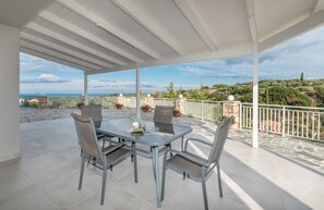Outdoor dining - Demargia Villa B - Ground Floor Apartment suitable for 2 (Zakynthos)