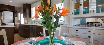 Cozy Hollywood House ★ Central Los Angeles Location ★ 2 Car Parking