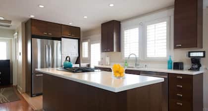 Cozy Hollywood House ★ Central Los Angeles Location ★ 2 Car Parking