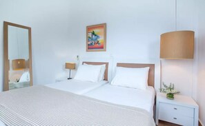 3 bedrooms, iron/ironing board, free WiFi, bed sheets