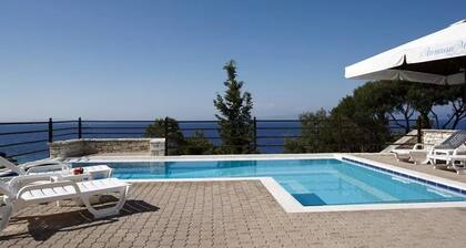 3 Bedroom Pool Suite Sea View