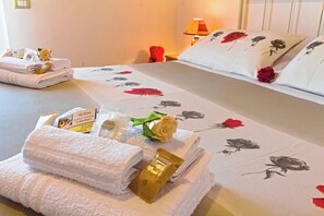 2 bedrooms, iron/ironing board, travel crib, WiFi - La Rosa Rossa apartment in villa with garden and wonderful panoramic view (Sciacca, Agrigento)