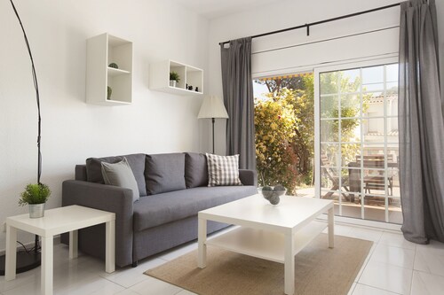 House on the Costa Brava, near the beach-Free Wifi. Air conditioning