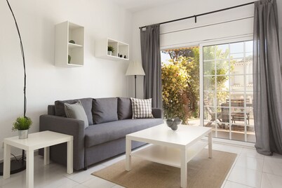 House on the Costa Brava, near the beach-Free Wifi. Air conditioning