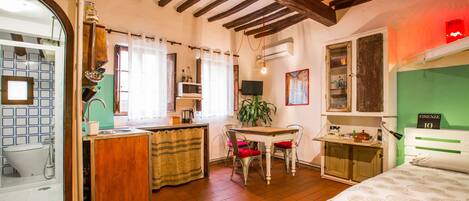 1 bedroom, iron/ironing board, free WiFi, bed sheets