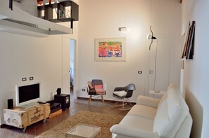 Een smart-tv, videogames en een stereo