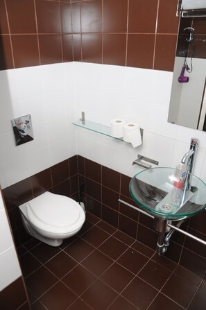 Bathroom - Zonaflat - Shakespeare Opera (Budapest)