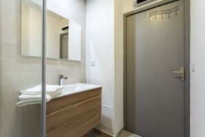 Bathtub, hair dryer, towels, soap