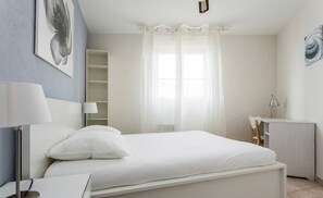 2 chambres, fer et planche à repasser, Wi-Fi gratuit, draps fournis