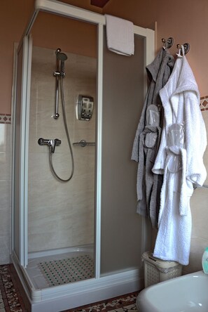Shower, hair dryer, bathrobes, slippers