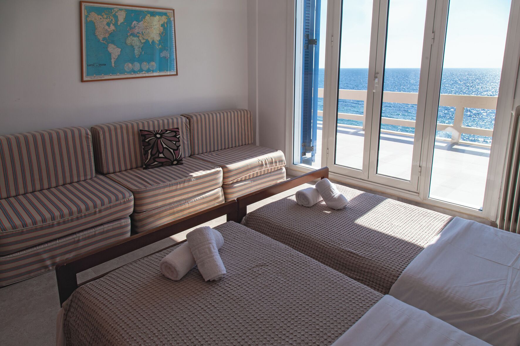 3 bedrooms, desk, iron/ironing board, free WiFi