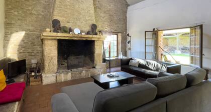 In a nearby hamlet of the Oise, at the foot of a 15th century chapel,