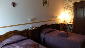 1 slaapkamer, een bureau, reisbedje, gratis wifi