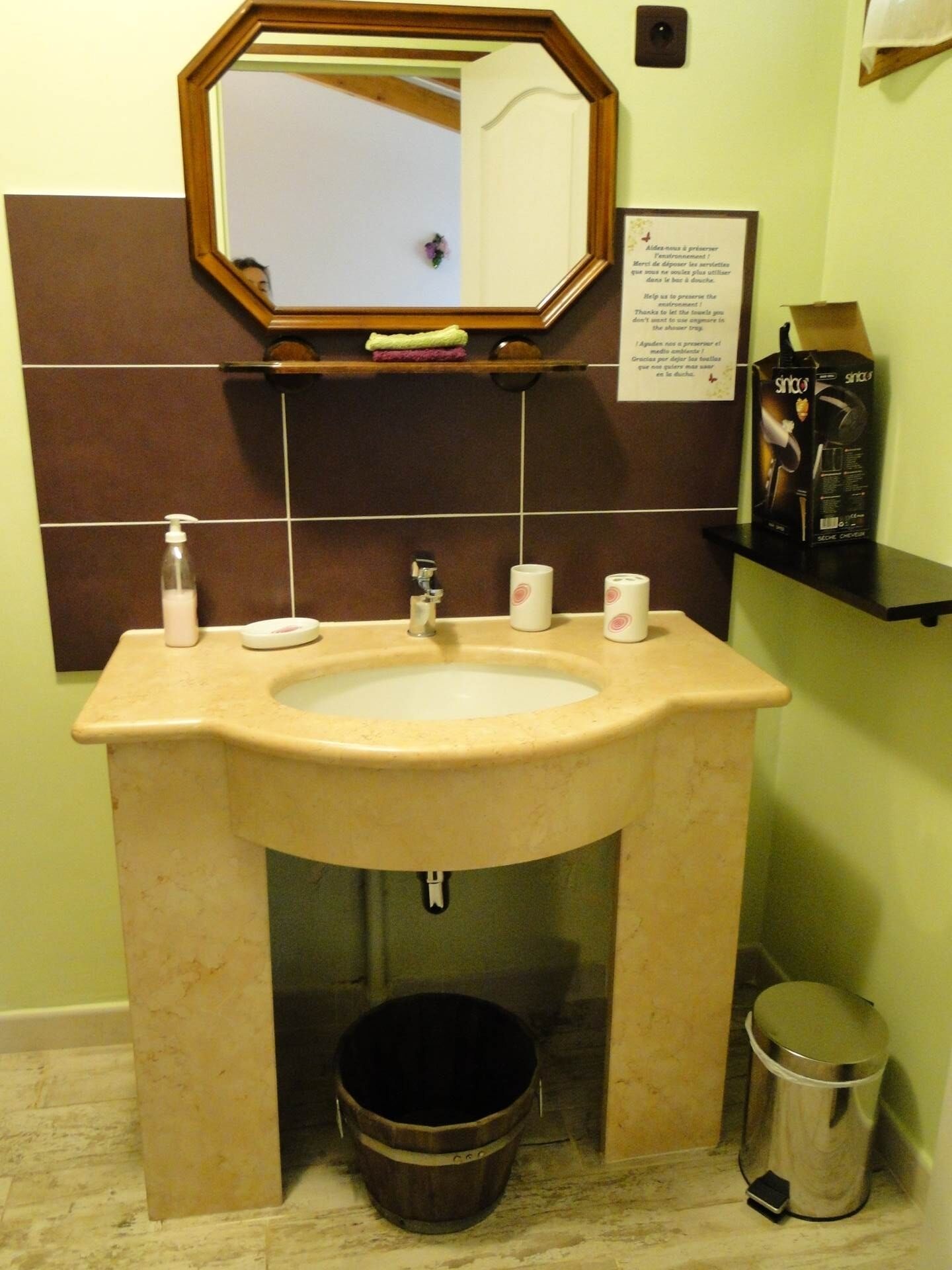 ヘアドライヤー、タオル