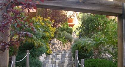 Comfortable villa with sea and mountain view for 5 people. WIFI and garage.