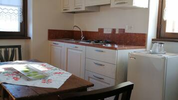 Fridge, stovetop, electric kettle, cookware/dishes/utensils