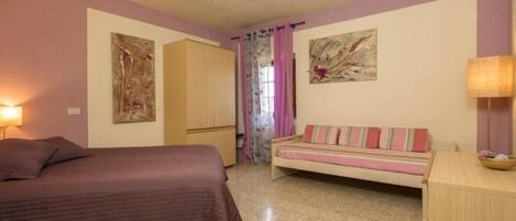 1 bedroom, iron/ironing board, travel cot, free WiFi