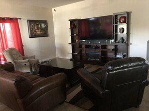 Smart TV, fireplace, DVD player - Shared Pool,tennis court,golf course. Free high speed internet/ wifi.  (Queen Creek)