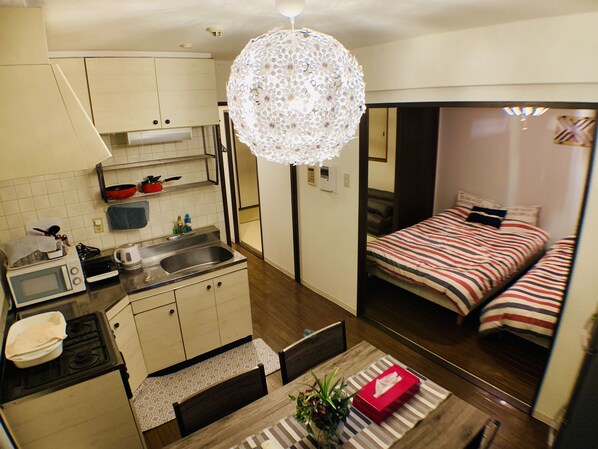 Japanese Western Style Room | Desk, laptop workspace, free WiFi