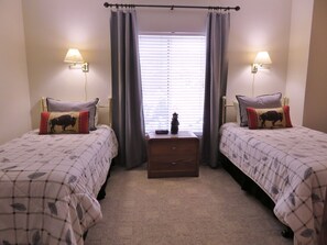 2 bedrooms, in-room safe, desk, iron/ironing board - Cozy Prime Main St Corner/Steps to Town Lift/Hot Tub Pool/Free Parking/W/D (Park City)