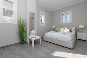 1 soverom, safe på rommet, strykejern/-brett og reiseseng for barn