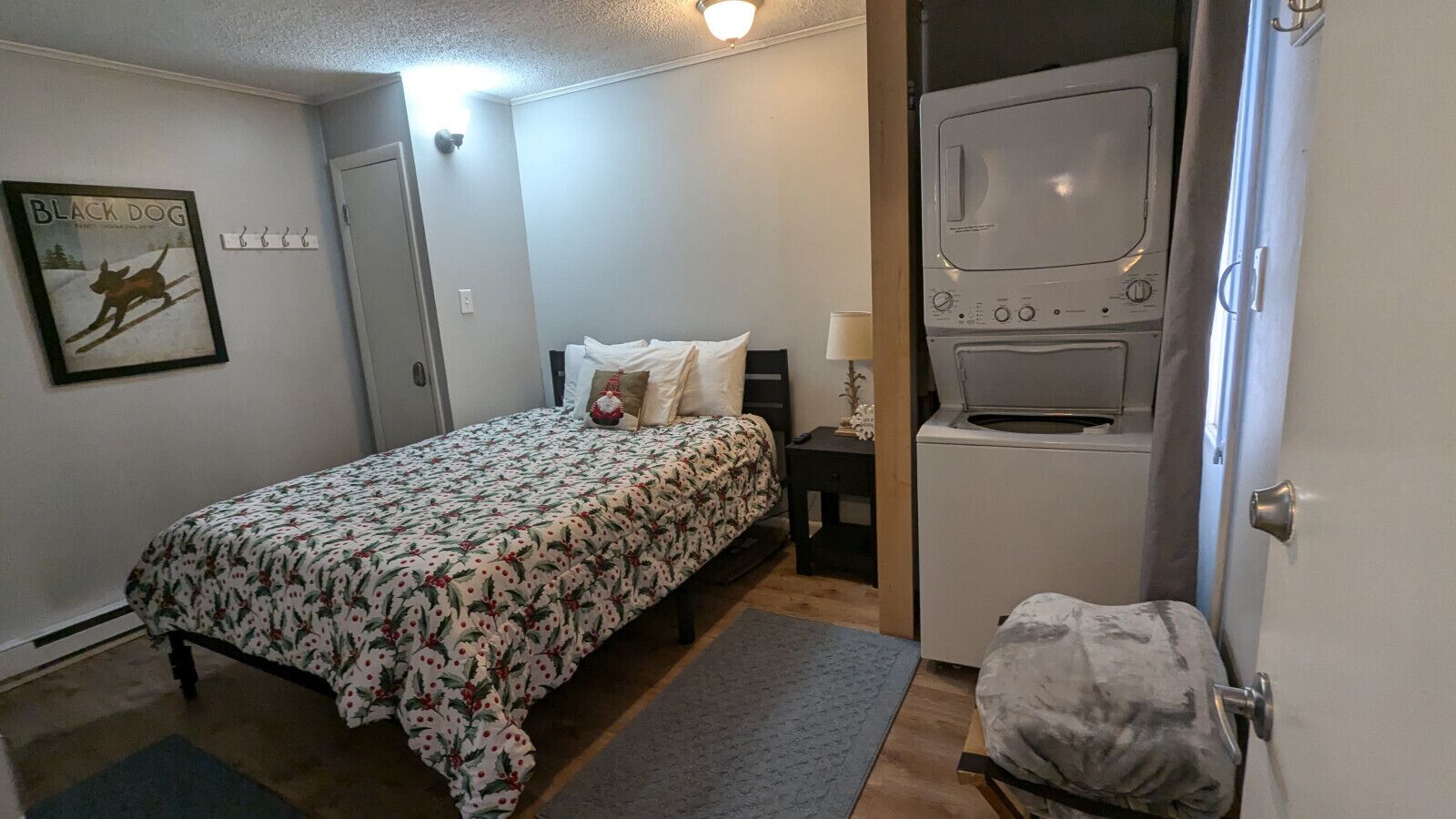 3 bedrooms, memory-foam beds, desk, iron/ironing board