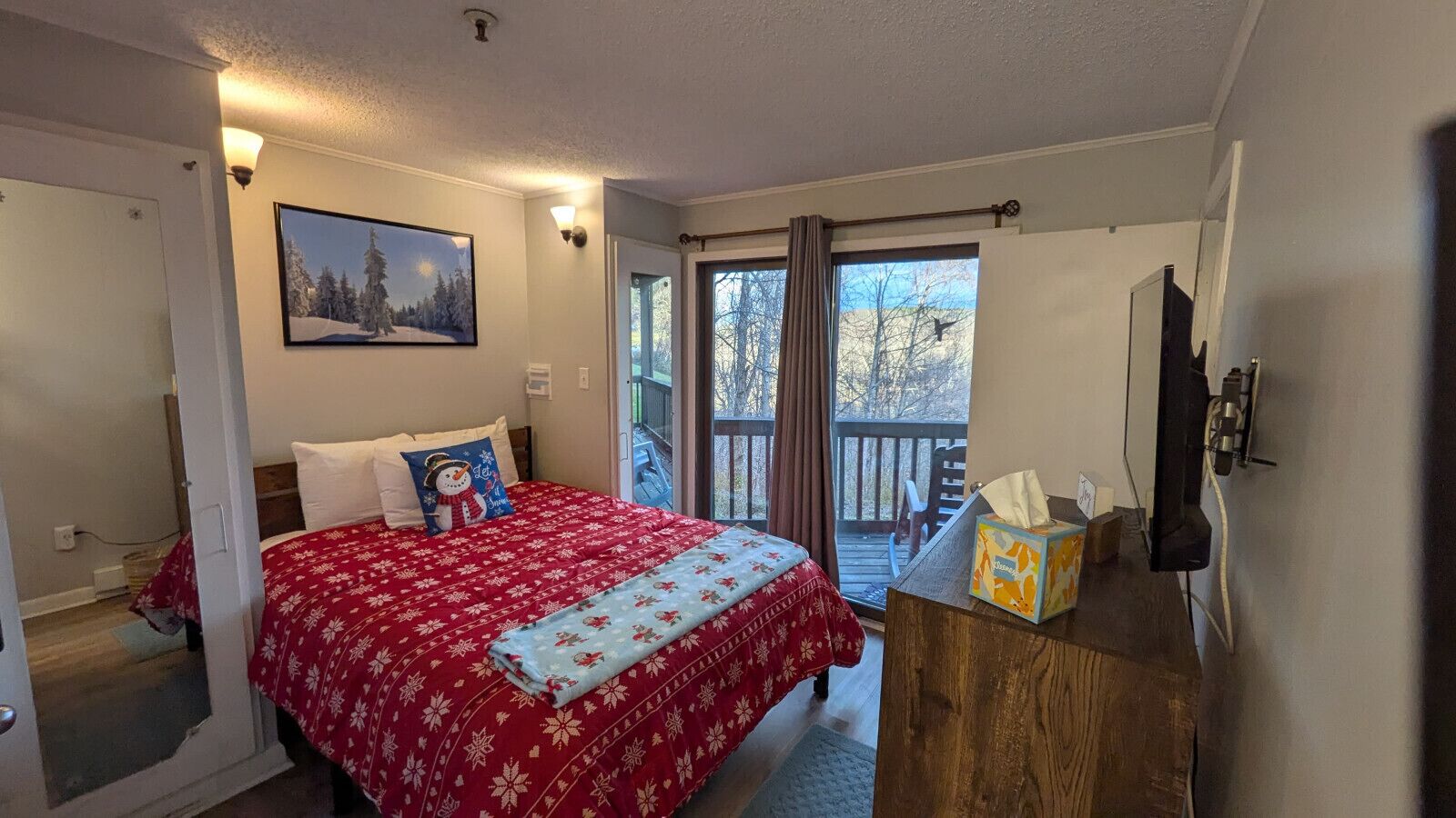 3 間睡房、記憶棉床墊、書桌、熨斗/熨衫板