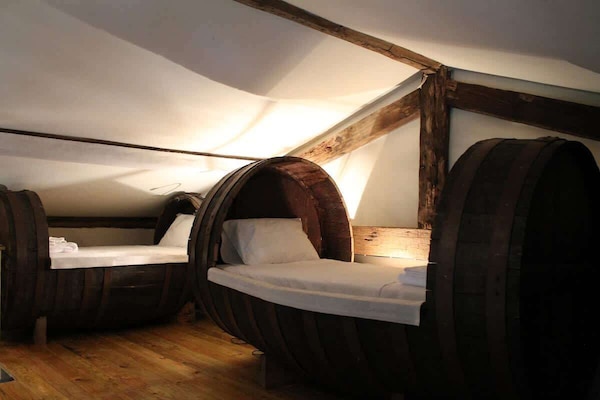 Mezzanine com pipas-cama para as crianças