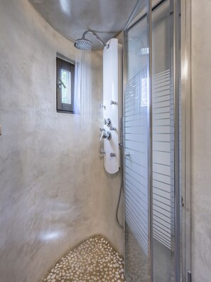 Bruser, hårtørrer, håndklæder, Sæbe