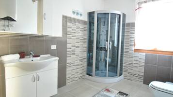 Dusche, Haartrockner, Bidet, Handtücher