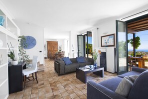 Smart-TV, DVD-Player, Bücher, Stereoanlage